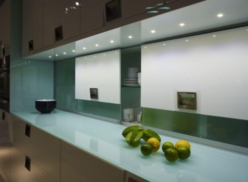 LED-lighting-in-kitchen-vanity-500x367 (1)